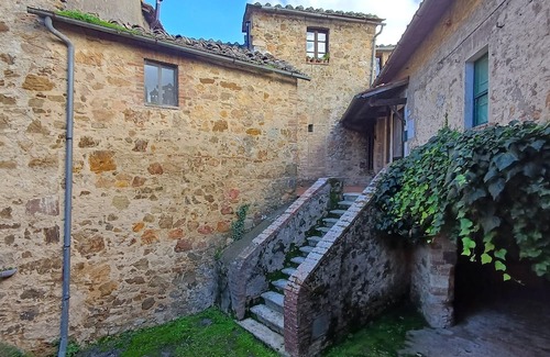 Casciano di Murlo House | Ancient Tuscan farmhouse 20 minutes from Siena