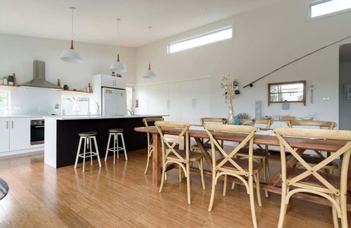 Low Head House | Low Head Coastal Haven: Your Seaside Escape