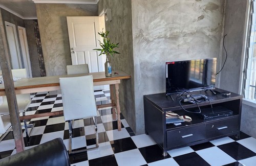 Port Moresby Apartment | Entire 2 bedroom Apartment in Port Moresby 10 minutes drive to the nature park