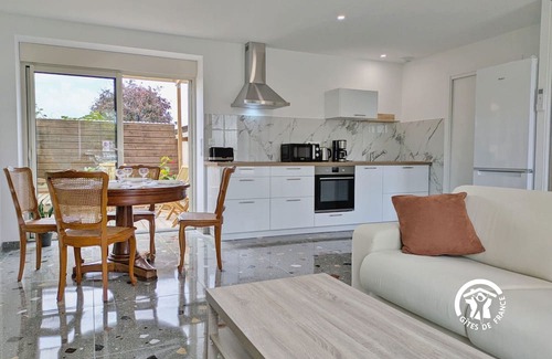 Louverne Apartment | La Maison du Bourg Cottage with Terrace and Parking, 4 People in Louverné
