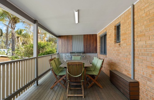 Berrara House | Sun and Sea ~ Radiant haven nestled in the coastal charm!