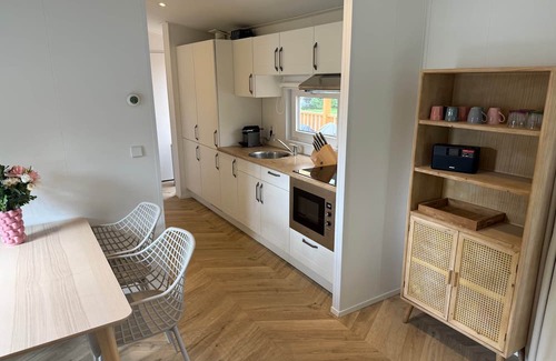 Sevenum House | Luxe chalet op 5-sterren camping met ruime veranda