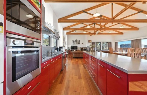 Miena Apartment | Lakeside Retreat, Miena