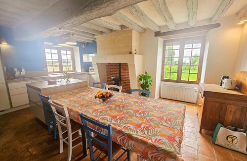 Sainte-Maure-de-Touraine Cottage | Family cottage with heated pool and wifi in Touraine