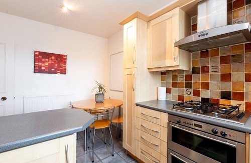 Pembridge Apartment | Pass the Keys | Charming 2 Bedroom by Hyde Park in Notting Hill