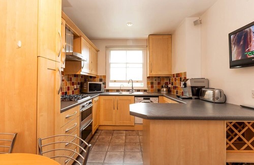 Pembridge Apartment | Pass the Keys | Charming 2 Bedroom by Hyde Park in Notting Hill