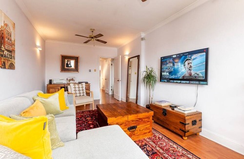 Pembridge Apartment | Pass the Keys | Charming 2 Bedroom by Hyde Park in Notting Hill