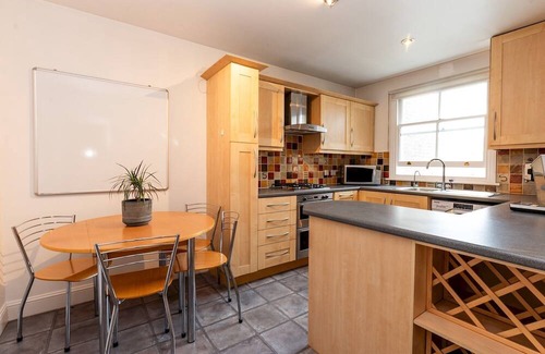 Pembridge Apartment | Pass the Keys | Charming 2 Bedroom by Hyde Park in Notting Hill