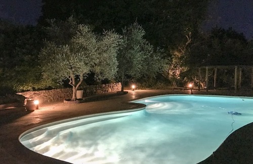 Le Val House | Holiday Home 'Au Écuries Du Mas Di Gau' with Shared Pool, Wi-Fi and Air Conditioning