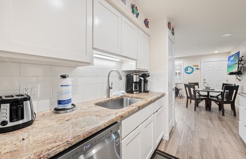 Port Aransas Condo | Roomy 1 BDRM Large Pool w/a Private Courtyard and a 5 Min Walk to the Beach