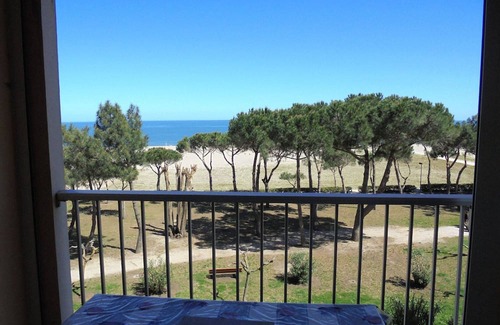 Argeles Plage Apartment | Seafront Apartment for 4 in Argelès-sur-Mer with Private Parking