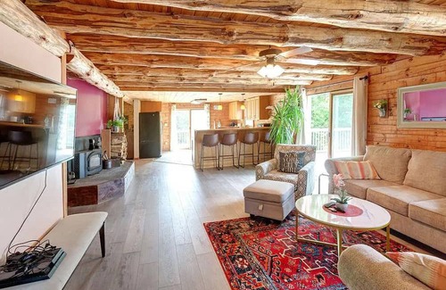De Lancey Ski Chalet | Relax in the Catskills: Spacious 4-Bedroom Chalet for 9 guests in a remote area.