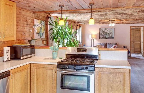 De Lancey Ski Chalet | Relax in the Catskills: Spacious 4-Bedroom Chalet for 9 guests in a remote area.