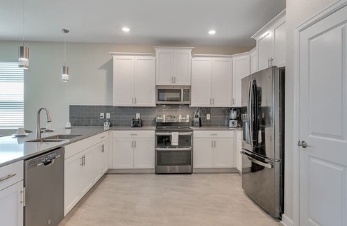Davenport House | Beautiful 9Bed Pool Home with Game Room-1233CHD