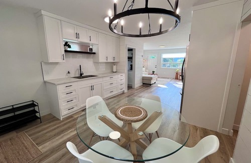 Hinton House | Alpine Escape-Completely renovated home 20 minutes to Jasper National Park Gate!