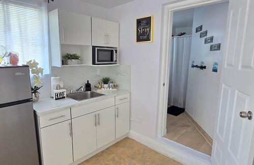 West Hollywood Apartment | Cozy Studio for 2 Near Hard Rock Casino & Guitar Hotel and Hard Rock Stadium