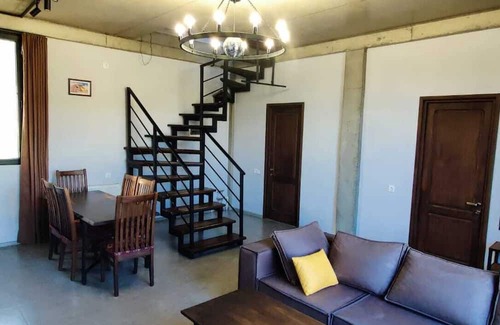 Mtskheta House | Spacious 4-bedroom house in charming Mukhatgverdi with WiFi