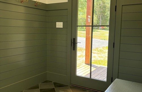 Afton House | Newly Built Custom 3-Bedroom Retreat in Scenic Afton – AC & WiFi Included