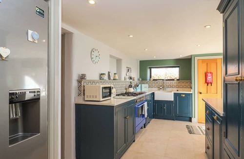 Ilton Cottage | CURLEW COTTAGE, with open fire in Taunton