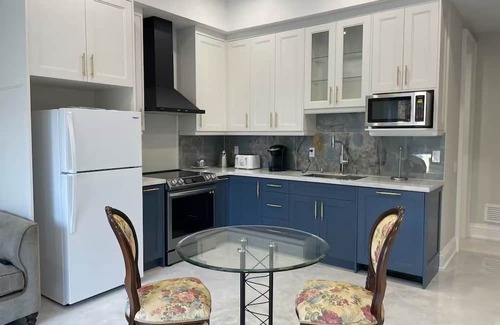 Thornhill House | Luxury Suite in New Custom Home