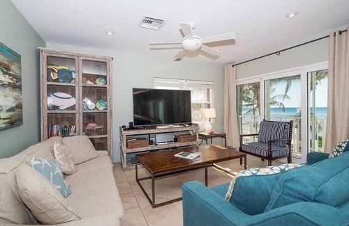 Laie House | Ka Hale Kai - AC, Beachfront