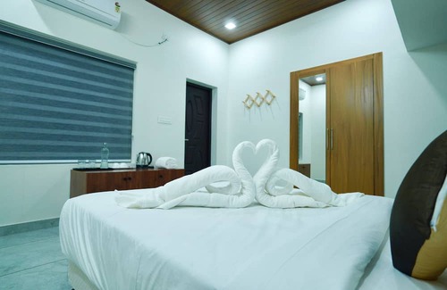 Aluva Villa | Experience Bliss at periyarVibes Aluva:Private 4Bedroom villa with Pool,WiFi&AC!