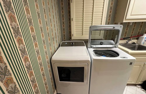 Clarksdale House | Clarksdale Retreat with Pool/Sauna - Sleeps 13