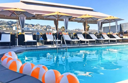 Tri-West Apartment | Modern Top Floor Unit w Balcony! | Pool, Gym, Tennis Court, Sauna, Pet-Friendly!