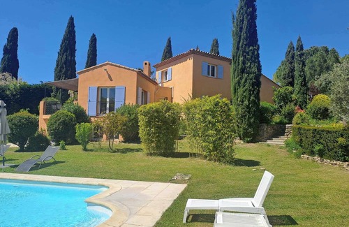 Cadenet Villa | Magnificent villa with swimming pool for rent for 12 people