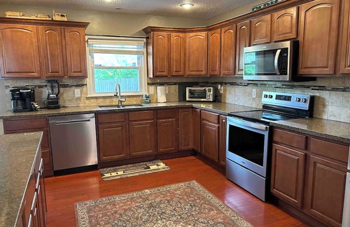 Grandview House | LuxOpenFloor 5Bdrm- 2K ensuites + Apt