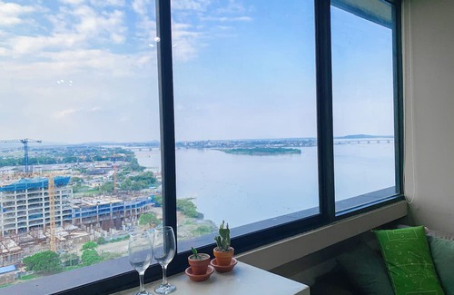 Puerto Santa Ana Apartment | Cozy 1-bedroom apartment with WiFi, AC & wonderfull views in lovely Guayaquil