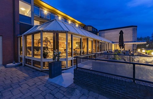 Roden Apartment | Comfortable and Clean Room with Onsite Restaurant and Bar Near Ronostrand