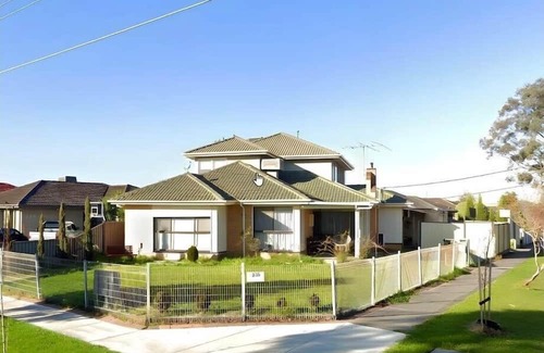Fawkner House | Private 1BR in Fawkner Home with Garden