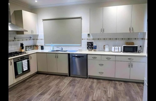 Fawkner House | Private 1BR in Fawkner Home with Garden