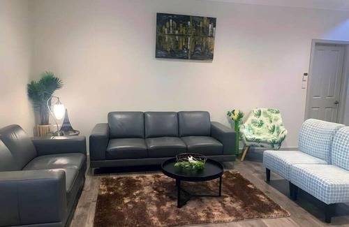 Fawkner House | Comfortable 4BR Home Near Melbourne Airport