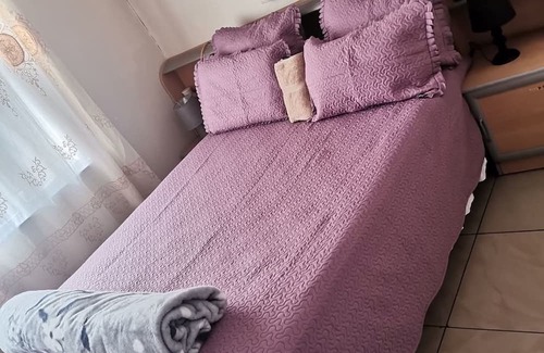 Pietermaritzburg Cabin | Spacious lodge in beautiful Pietermaritzburg with AC, WiFi