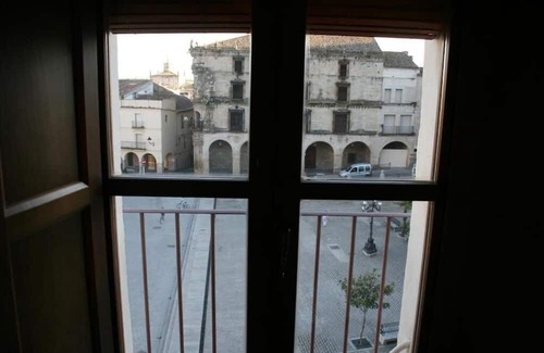 Trujillo Apartment | DOUBLE ROOM WITH BALCONY IN TRUJILLO'S MAIN SQUARE