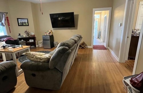 Ottawa House | 3-bedroom house in fabulous Ottawa with WiFi, AC. WASHER/FDRYER， Enjoy your stay