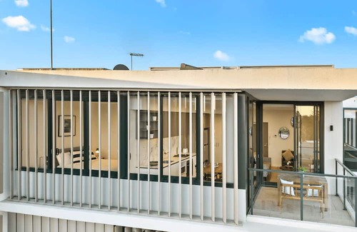 Macquarie Park Apartment | North Ryde- NR005 - Whiteside Street - Spacious 1BR Executive Apartment with Balcony Near Macquarie Centre University