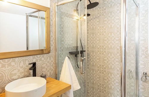 Moeciu de Sus House | Marvelous 4-bedroom house with WiFi in Moieciu de Sus, near Bran Castle