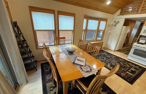 Ashland House | Cabin #14 at Hyatt Lake Resort