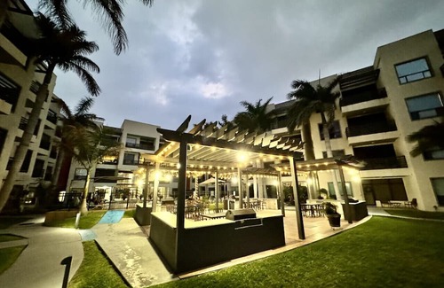 Mission Apartment | Penthouse with Pool & Jacuzzi