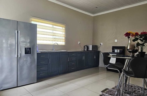 Gueima House | 3-bedroom house in enchanting Praia Do Bilene with WiFi, AC