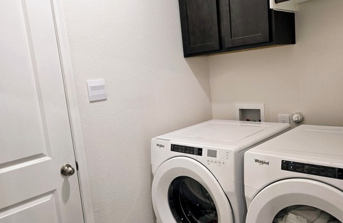 Lincoln Park House | Charming 1-bedroom in a house with WiFi and AC in delightful Aubrey area.
