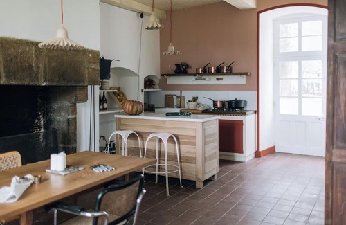 Chaillac House | A spacious setting surrounded by naturenThe castle and its cottage.