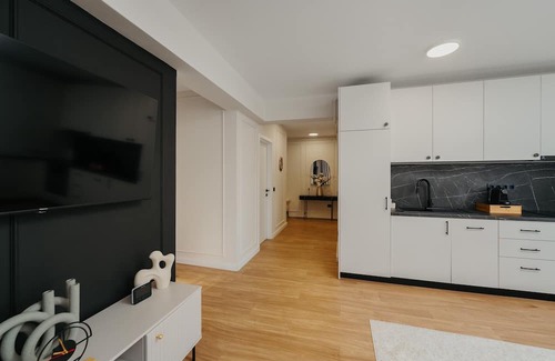 Livezeni Apartment | Charming 2-bedroom apartment with AC, WiFi in enchanting Livezeni