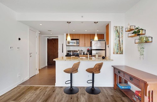 Chinatown Condo | Cozy 1-bedroom Condo/Central Location/Pet Friendly