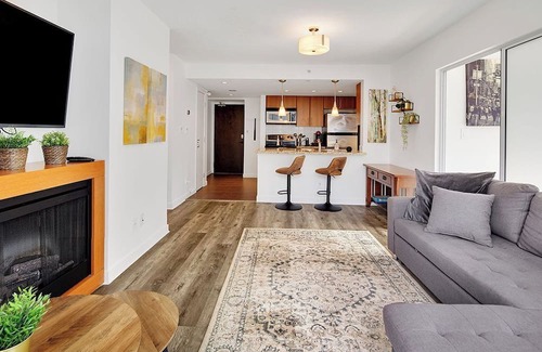 Chinatown Condo | Cozy 1-bedroom Condo/Central Location/Pet Friendly