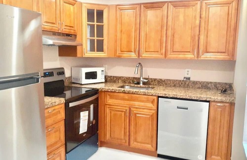Baiting Hollow Cottage | Charming 3-bedroom beachfront cottage with WiFi, AC in welcoming Calverton