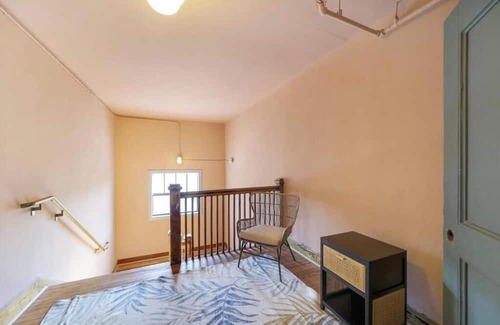 Coral Way House | Classic Hotel in Little Havana: King Suite, Free WiFi & Garden Relaxation